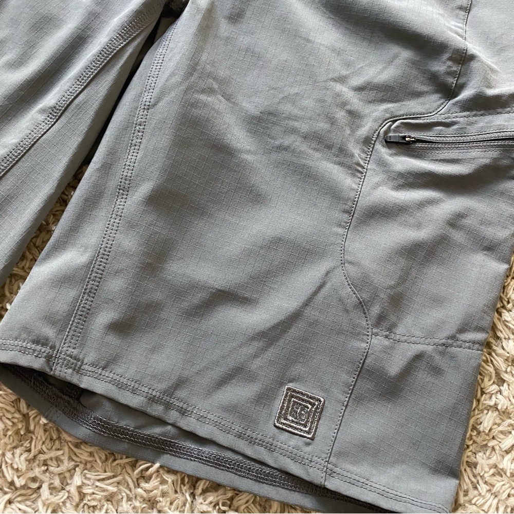 Men’s 5.11 Shorts - Picture 2 of 6